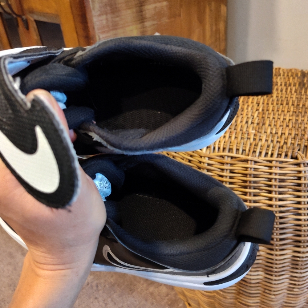 Big Kids / Boys Nike Team Hustle D 11 Hook N Loop Basketball Shoes - Picture 9 of 12